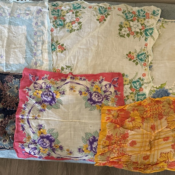 Lot of 6 Vintage Women Floral Print Handkerchiefs - Picture 3 of 10